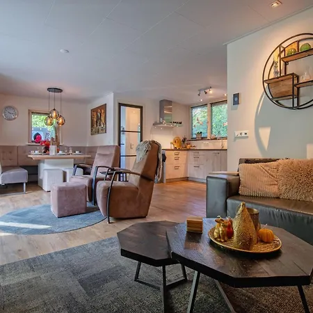 Lovely On The Edge Of The Forest Ferienhaus